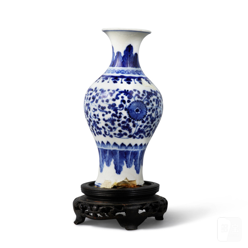 清十九世紀 青花纏枝花卉紋小瓶 - 图2